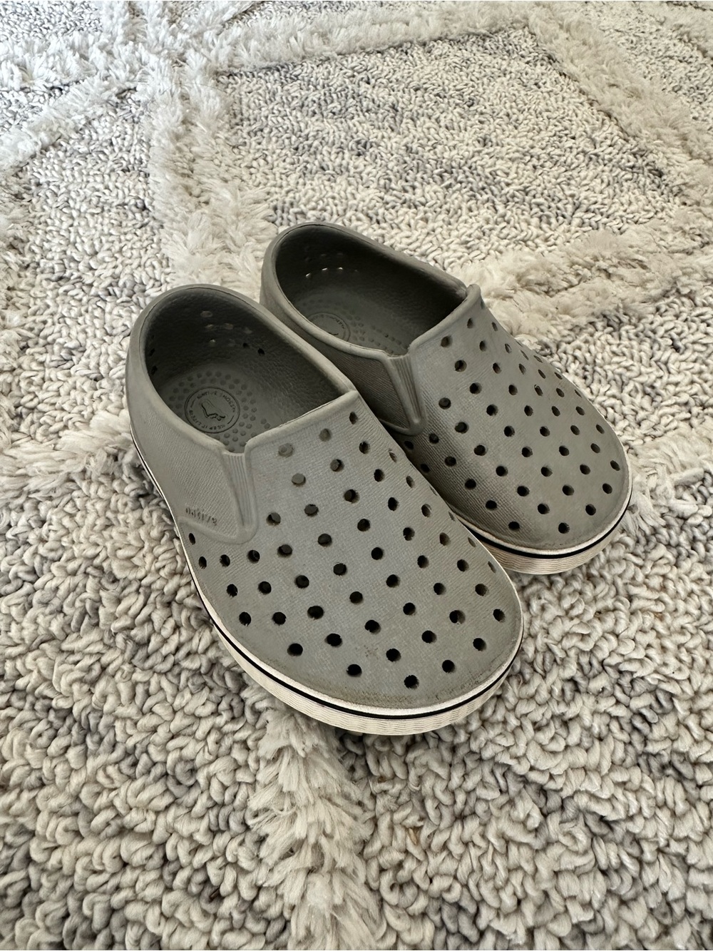 Native Kids Slip-On Clogs in Light Gray